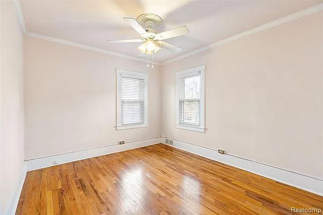 Second bedroom.