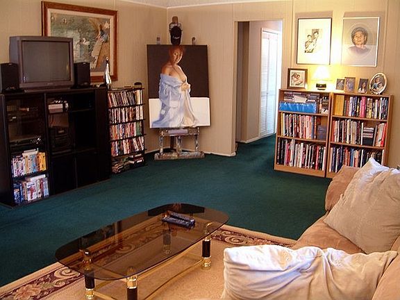 Living Room (angle 2)