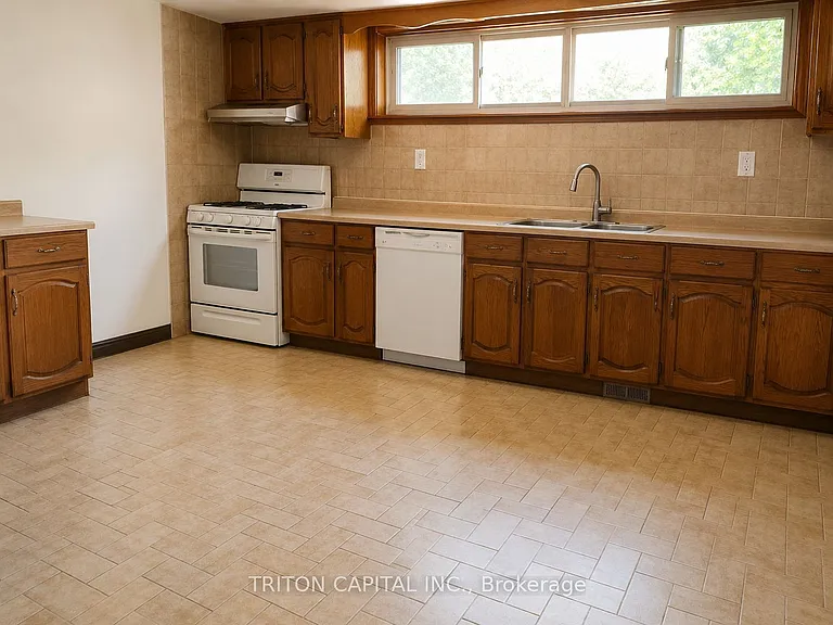 164 Jules Ave — Photo 2