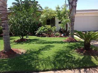 5525 Palm Cir, Galveston, TX 77551