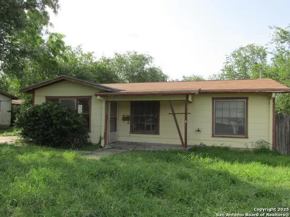 1403 E Corpus Christi St, Beeville 78102