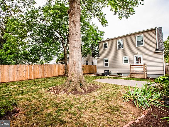 3rd image of 817 Bright St