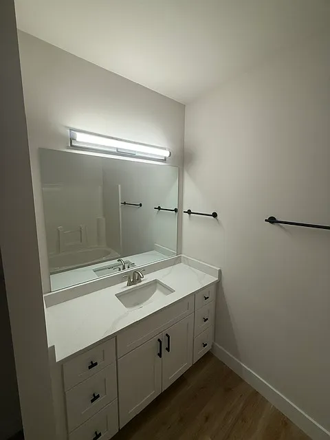 142 N Hines St — Photo 4