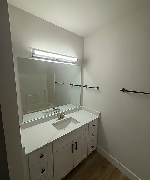 142 N Hines St — Photo 3