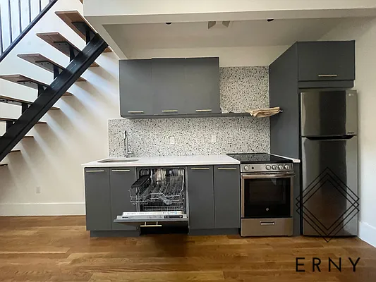 Rented by ERNY LLC | media 9