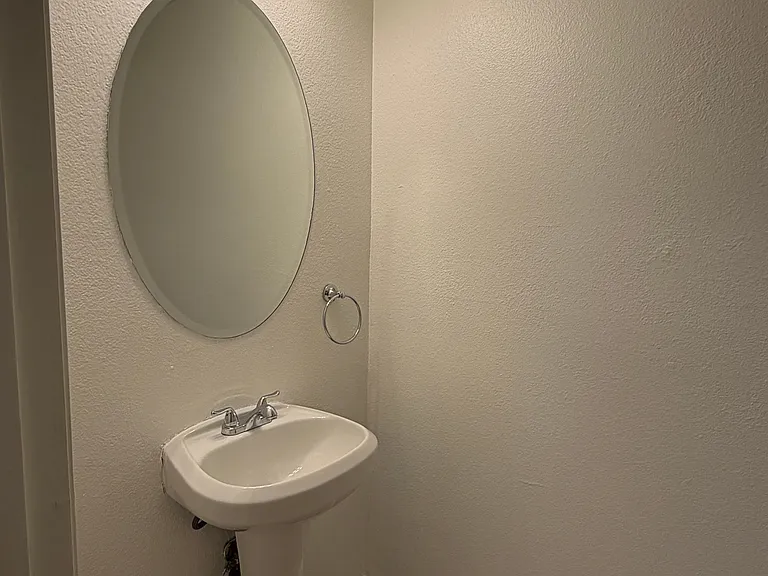 920 E Devonshire Ave #2011 — Photo 6