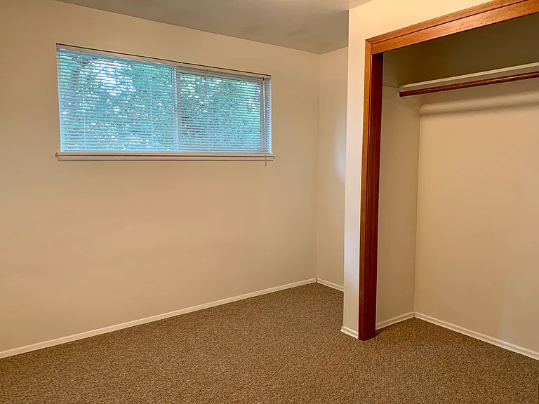 633 W Emerson Street — Photo 9