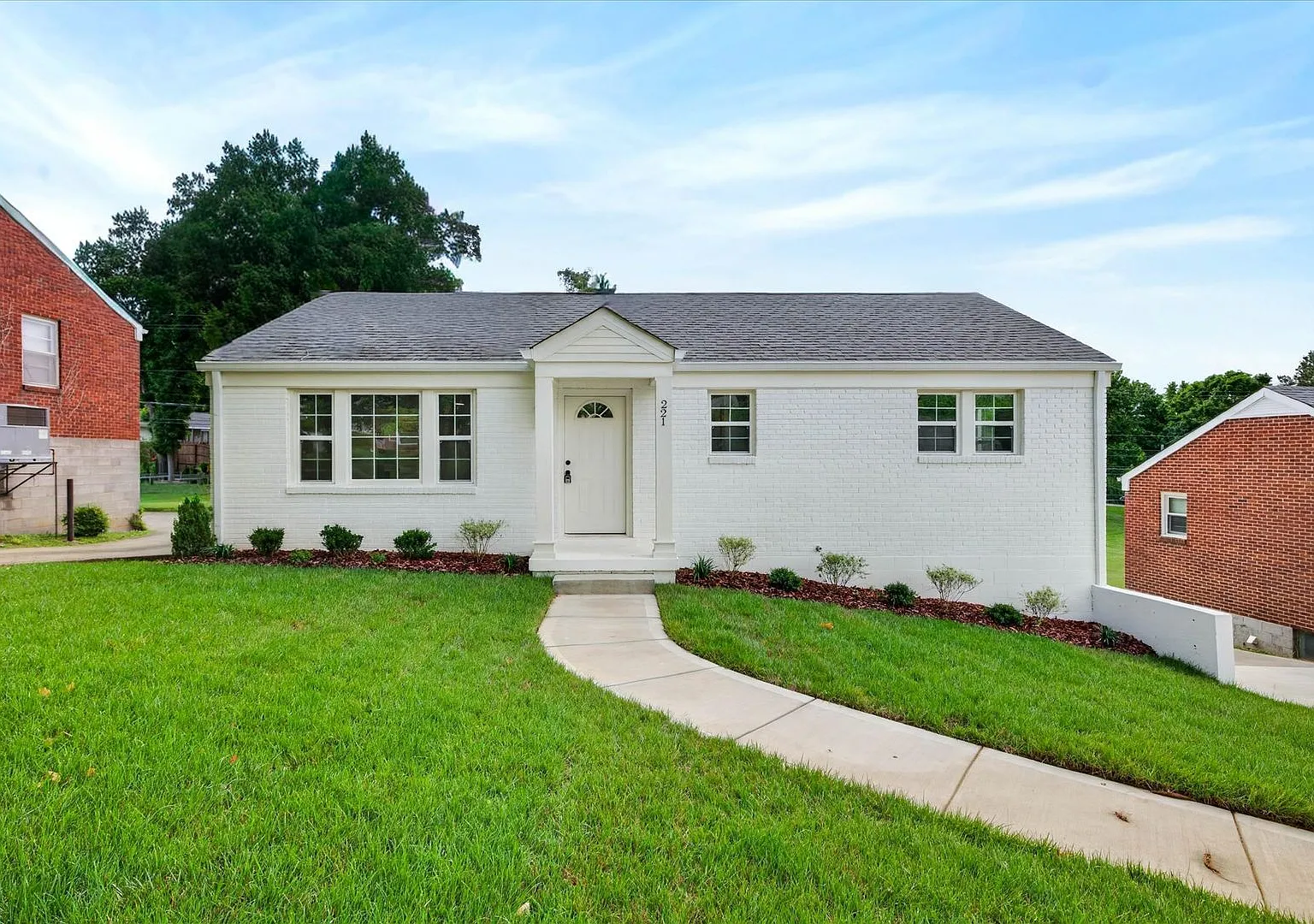 Beautiful Renovated 4 Bedroom Home For Rent With a Large Bonus Room! — Photo 1
