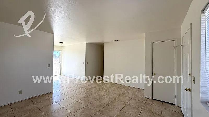 3 bed, 2.0 bath, 1000 sqft, $1,600 — Photo 4