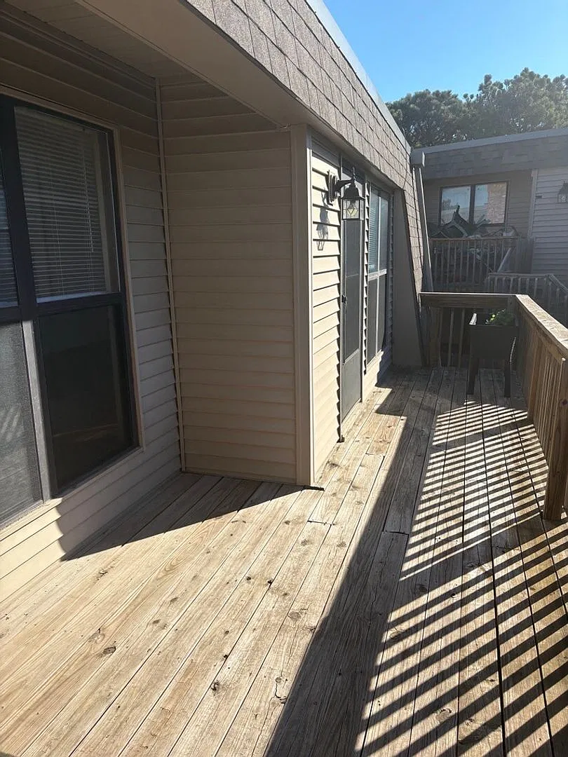Spacious 2 Bed, 2 Bath Condo Near 29th & Fairlawn — Photo 3