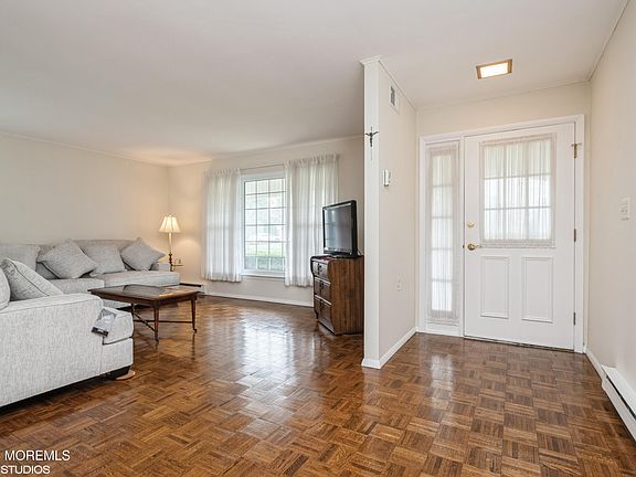 4th image of 25 Gladstone Avenue