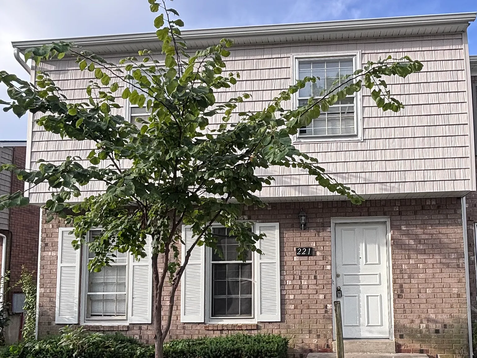 3 bed, 1296 sqft, $1,700 — Photo 1