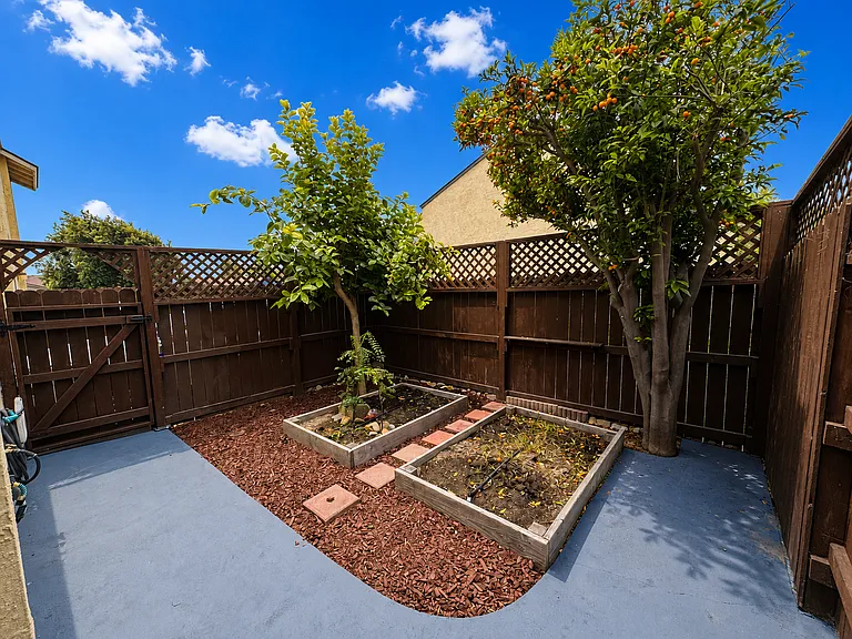 7313 Unicorn Cir — Photo 23