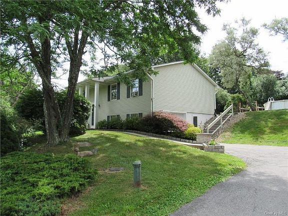 3rd image of 40 Heselton Dr
