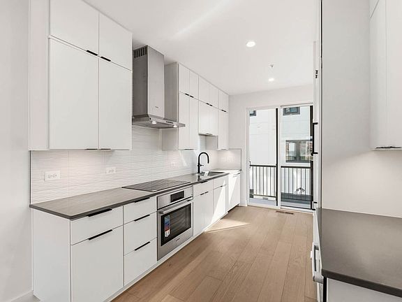 4th image of 2607 1st St NW #R