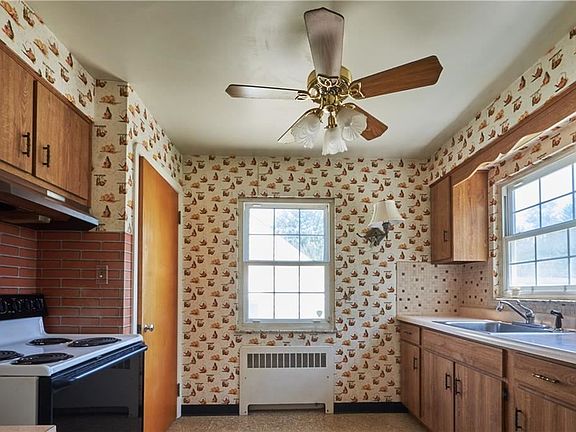 5th image of 26947 Whitethorn Ave