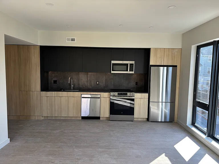 24 8th St #4F — Photo 7