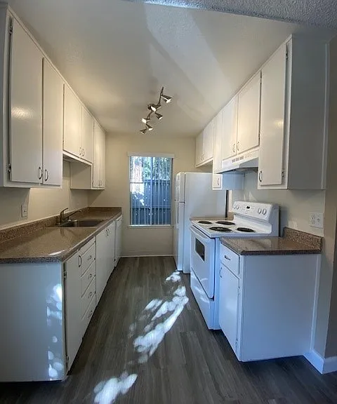 Sierra Woods Apartments — Photo 23