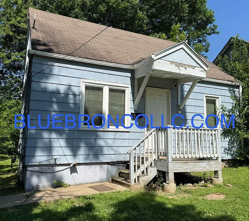 124 S Forest Ave