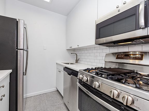 3rd image of 245 E 44th St APT 3C