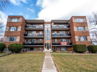 2433 1st St #11, Burlington, ON L7R 1C7