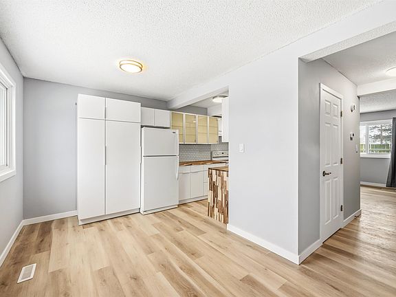 3rd image of 655 Abbottsfield Rd NW