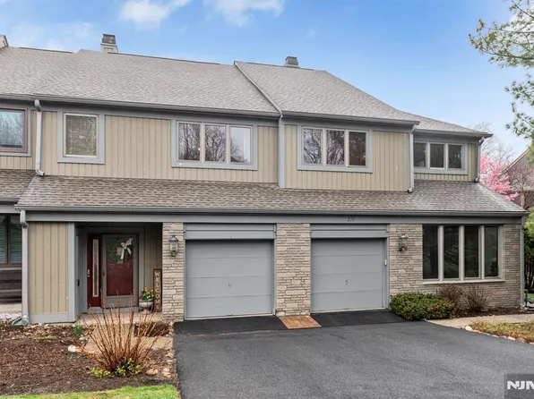 276 Great Smokey Ln, Mahwah, NJ 07430