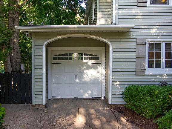 5th image of 315 Ridgewood Ave