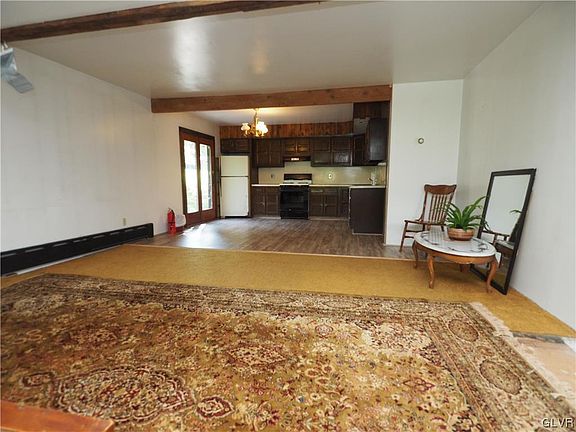 3rd image of 409 Blue Mountain Dr