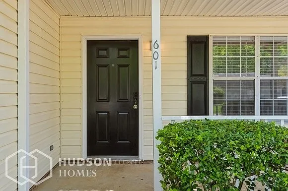 3 bed, 2.0 bath, 1656 sqft, $1,999 — Photo 3