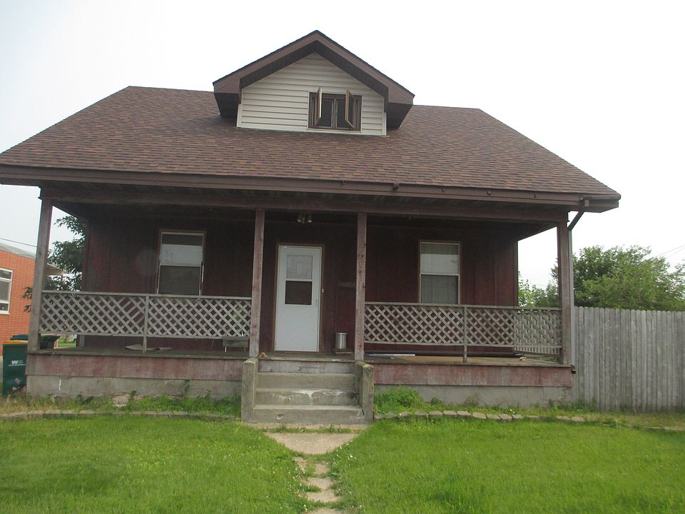 1st image of 152 Elm Ave SE