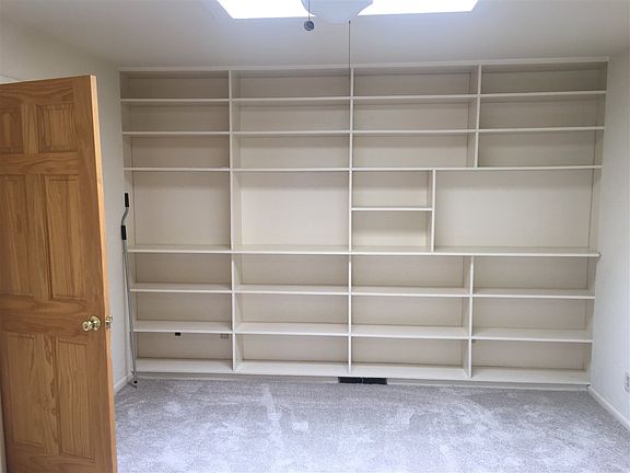 3rd image of 1043 E Don Diego Ave