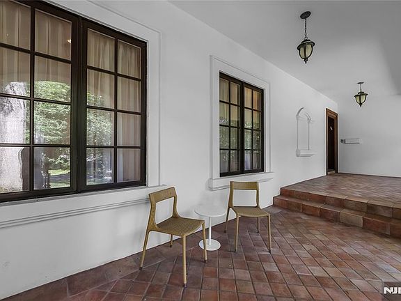 3rd image of 285 Arch Rd