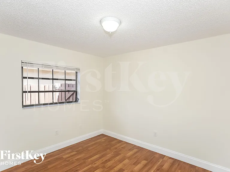2664 W 70th Pl — Photo 12