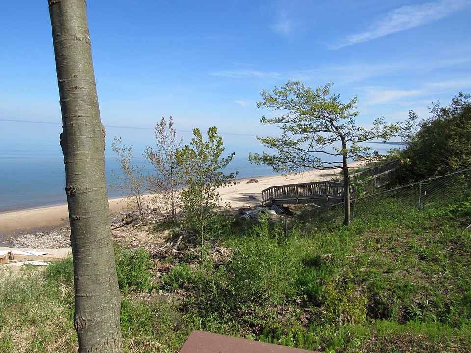 1st image of 7501 Beachview Dr