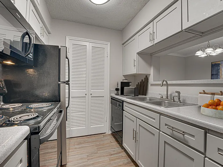 Timberglen Apartments — Photo 35
