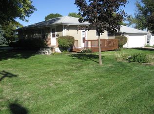 2305 Glenbrook Dr, Des Moines, IA 50316