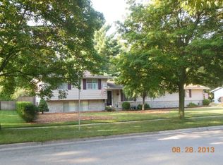 2414 E Sugnet Rd, Midland, MI 48642