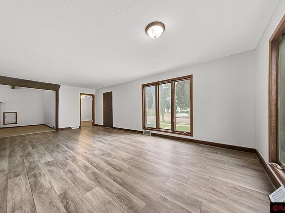 5th image of 309 Water St SE