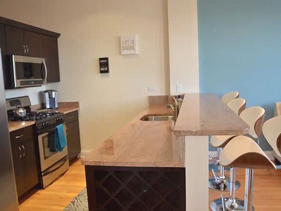 5th image of 918 W Belmont Ave #304