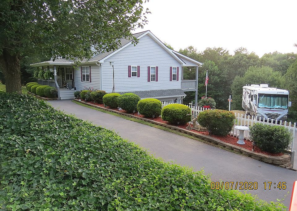 Front of house & landscaping