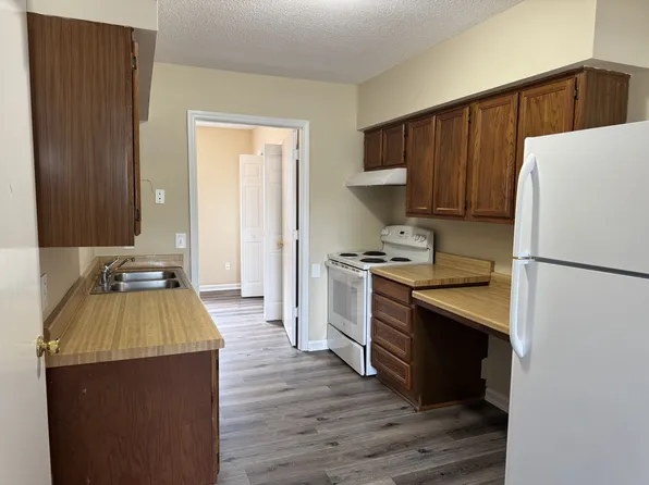 900 E Gilbreath St, Graham, NC