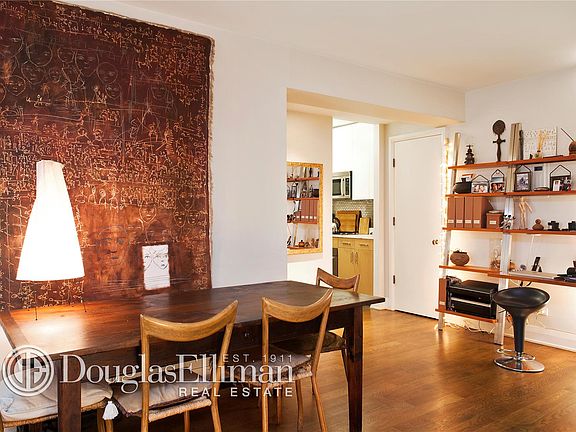 2nd image of 209-211 E 51st St #4B