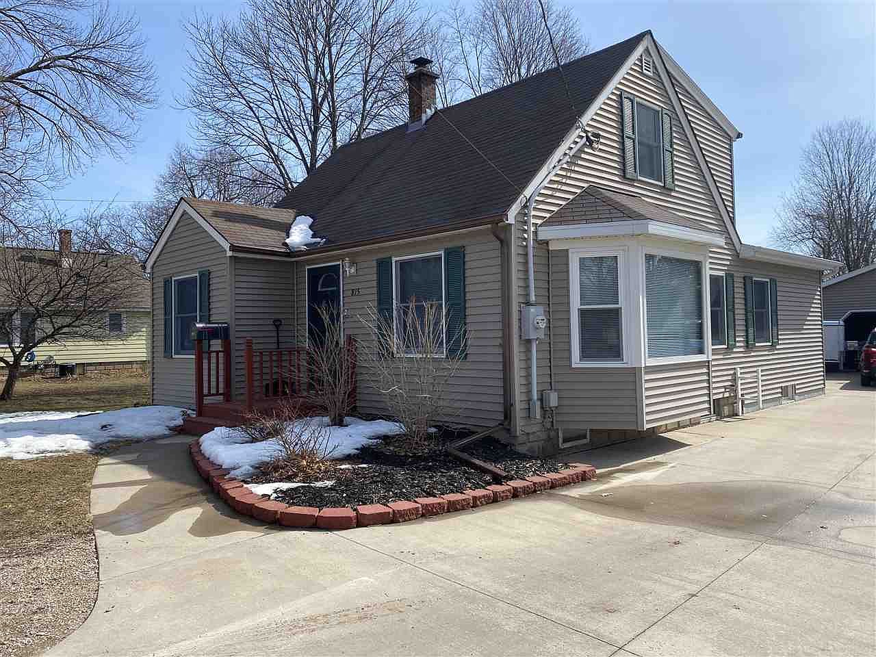 815 E Cecil St, Neenah, WI 54956 Zillow