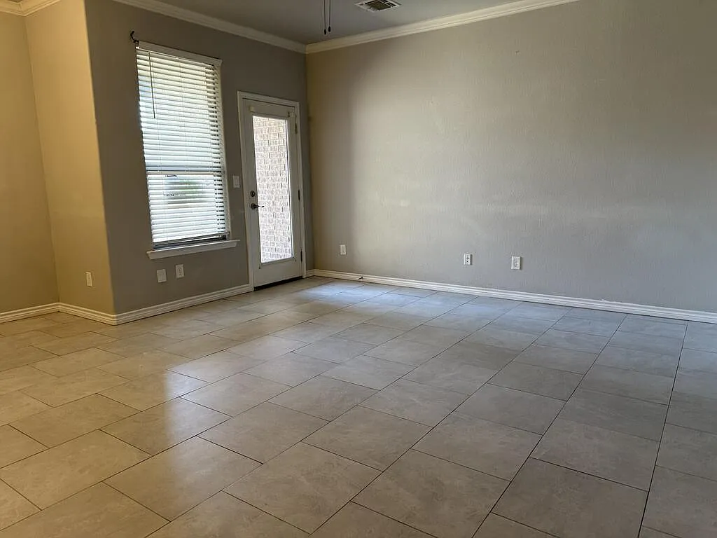3 bed, 2.0 bath, 1579 sqft, $2,500 — Photo 3