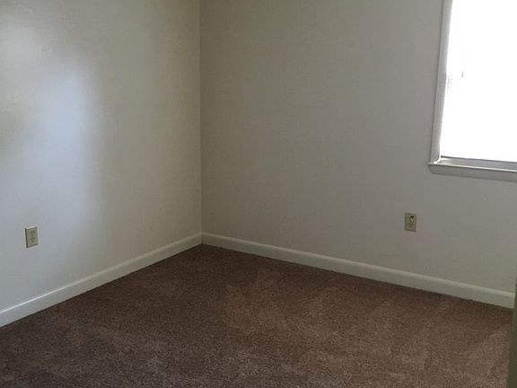 2nd image of 1605 Autumn Dr APT D