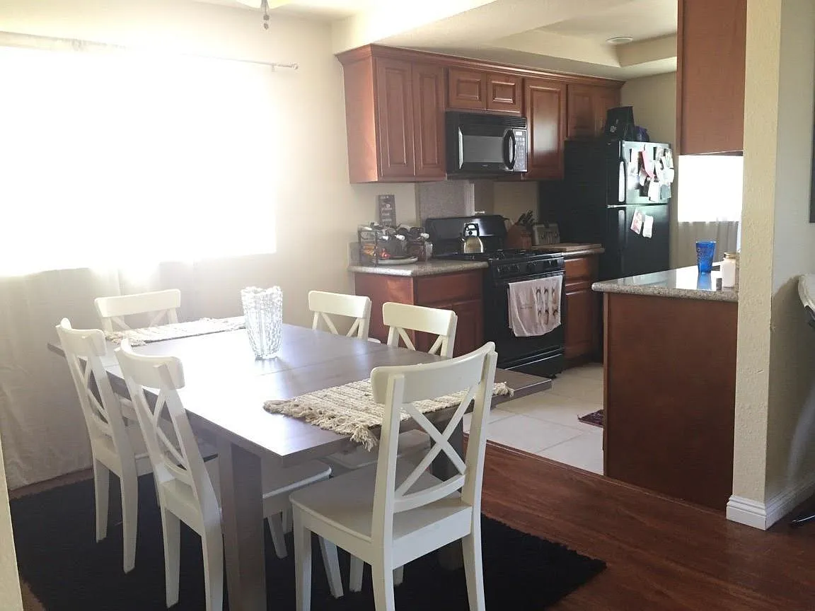 Dining area - 2228 Garnet Ave #5