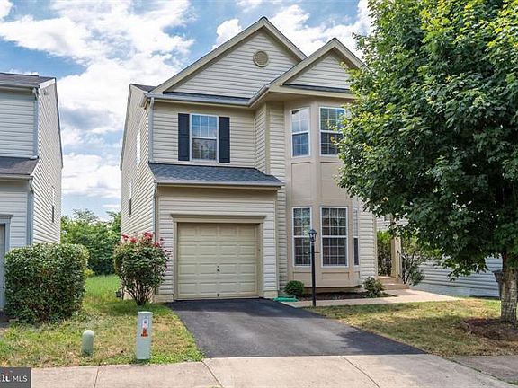 2nd image of 6805 Hollow Glen Ct