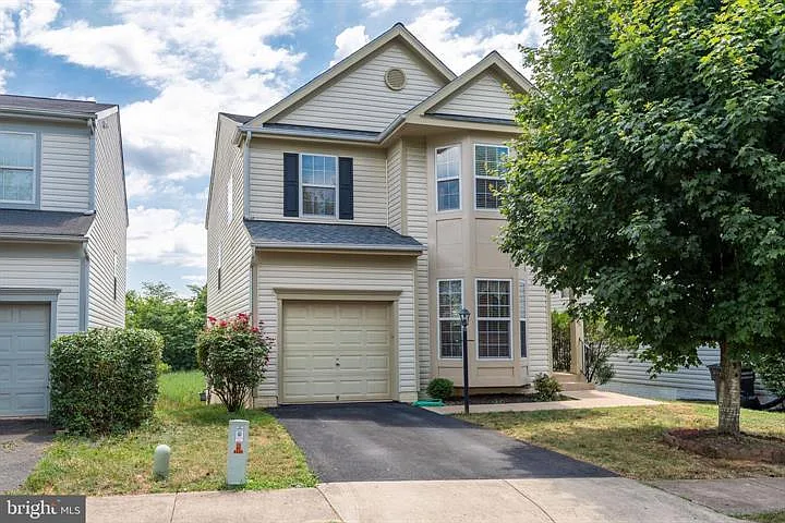 6805 Hollow Glen Ct — Photo 2