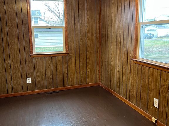 5th image of 138 Dewey Ave